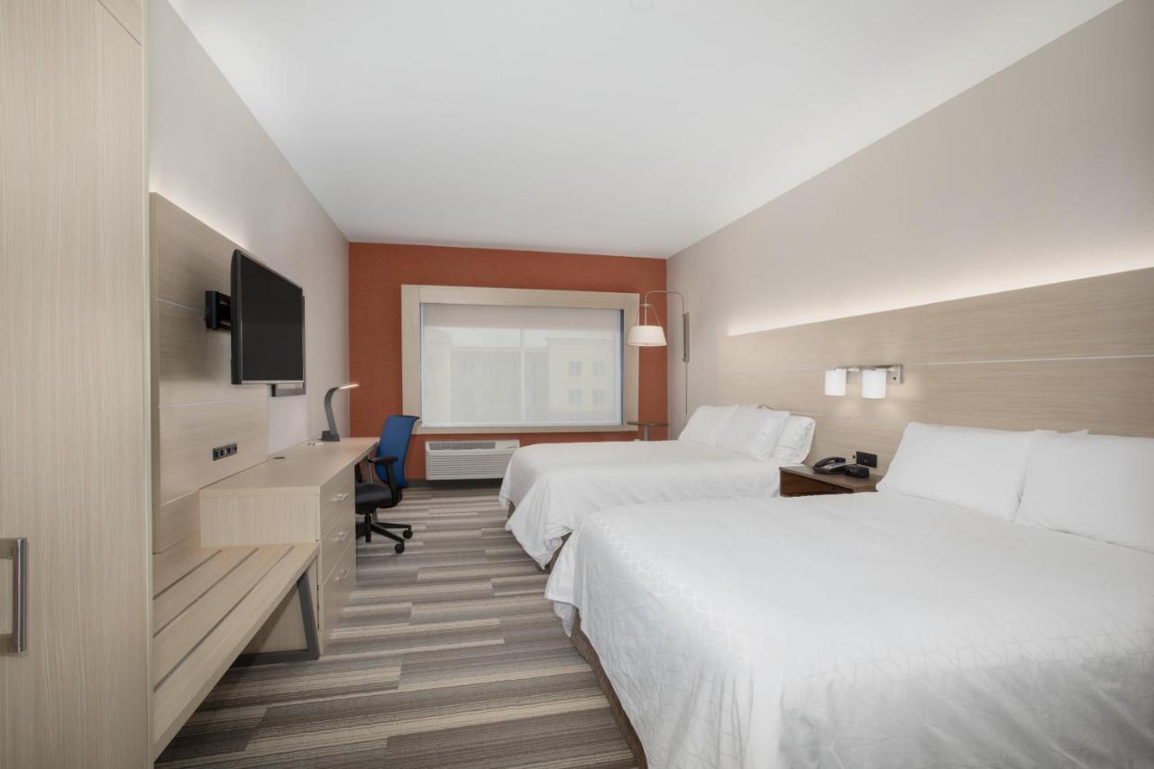 Holiday Inn Express & Suites - Denver Ne - Brighton By Ihg Exterior photo