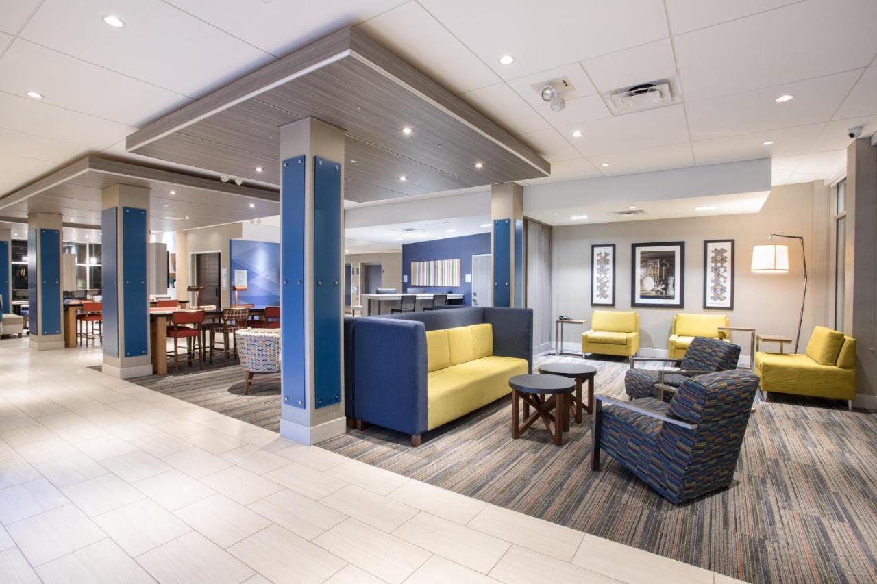 Holiday Inn Express & Suites - Denver Ne - Brighton By Ihg Exterior photo